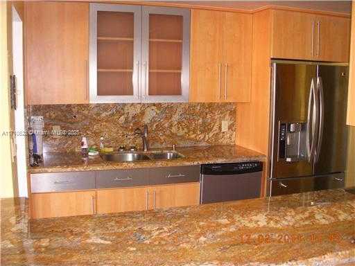 Small Image of 5255 COLLINS #1A, Miami Beach Number 9