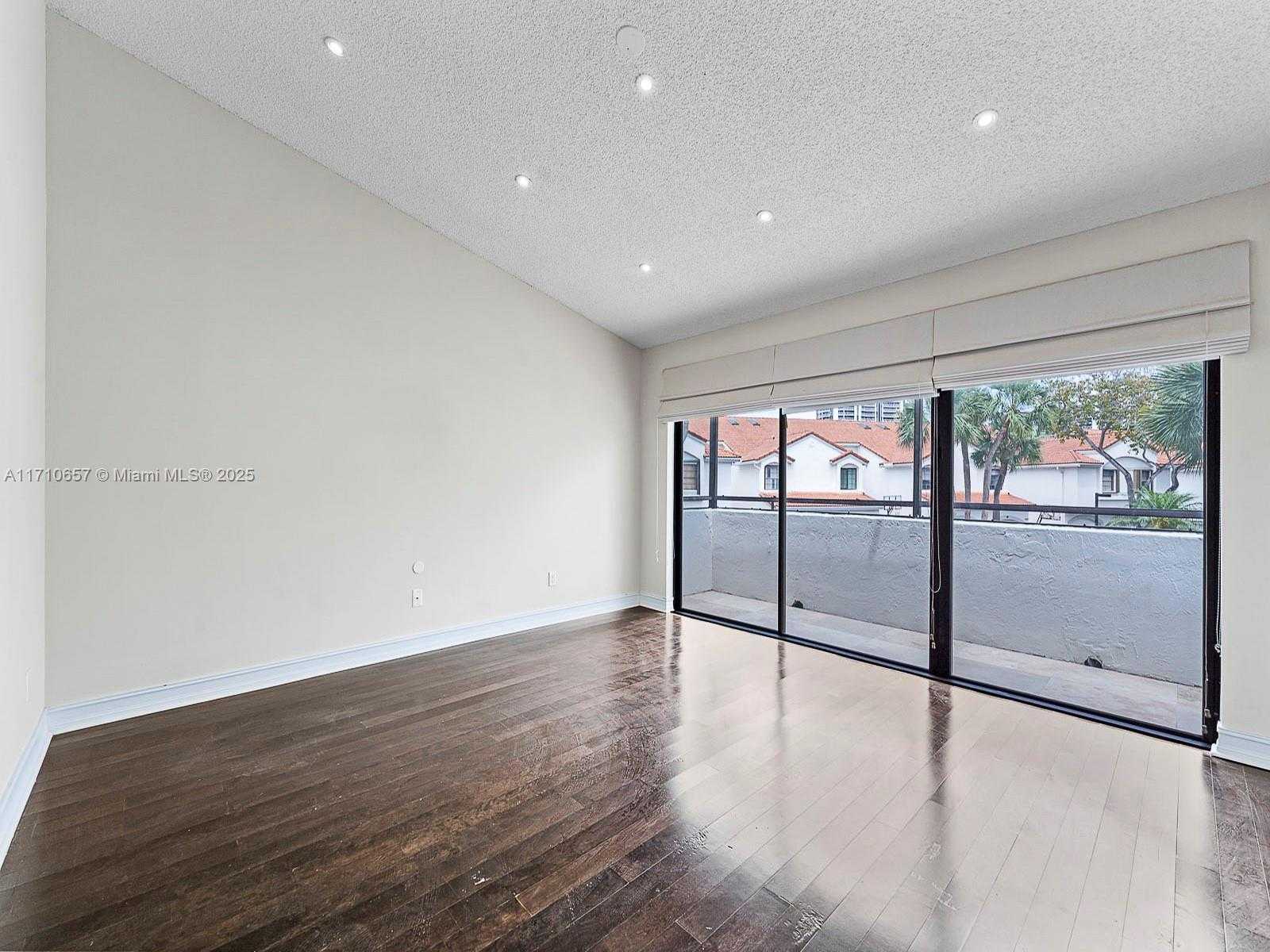 Small Image of 3501 MAGELLAN CIR #638, Aventura Number 10
