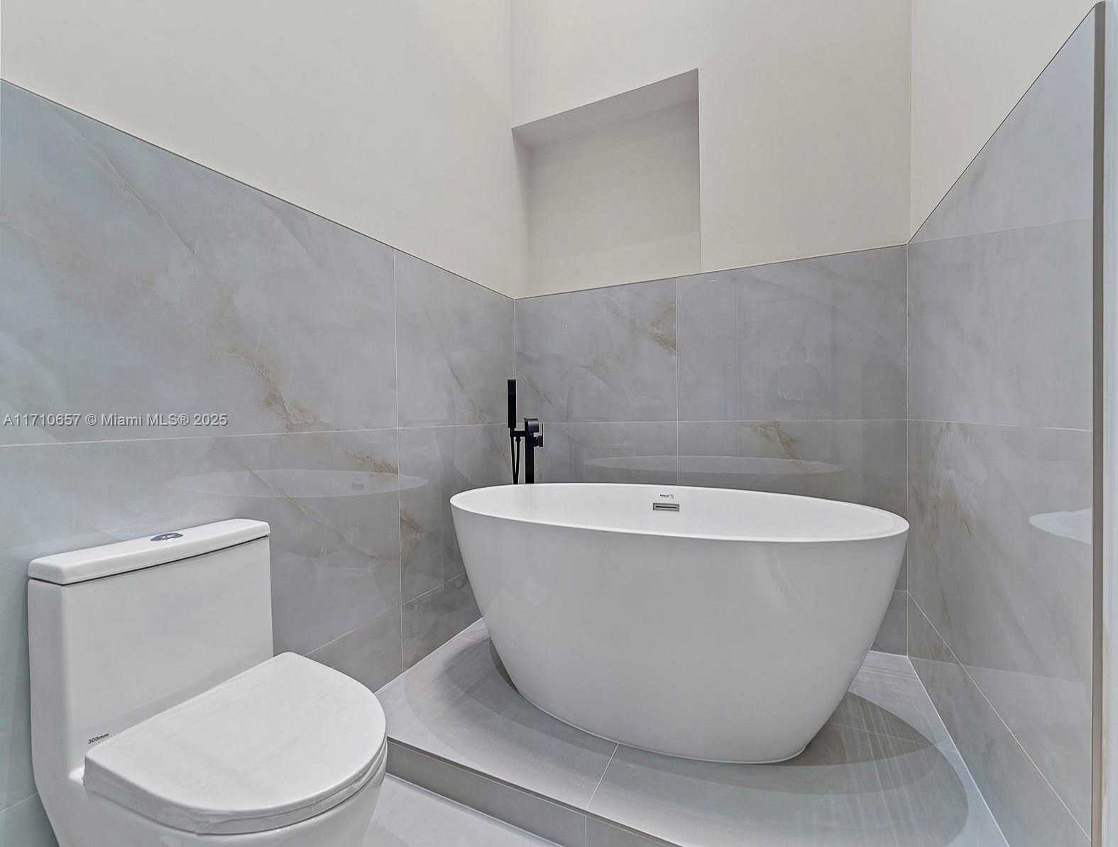 Small Image of 3501 MAGELLAN CIR #638, Aventura Number 13
