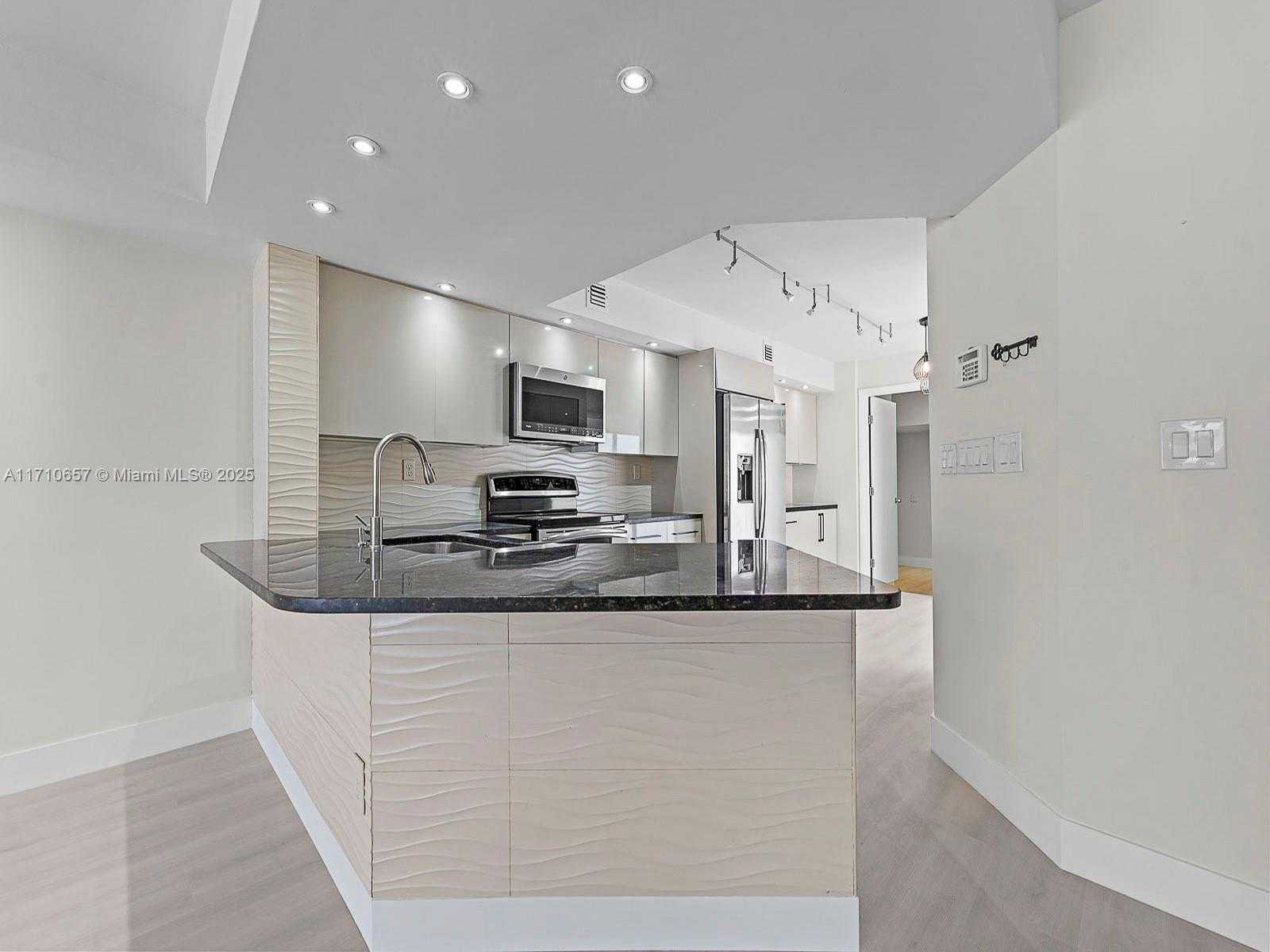 Small Image of 3501 MAGELLAN CIR #638, Aventura Number 2