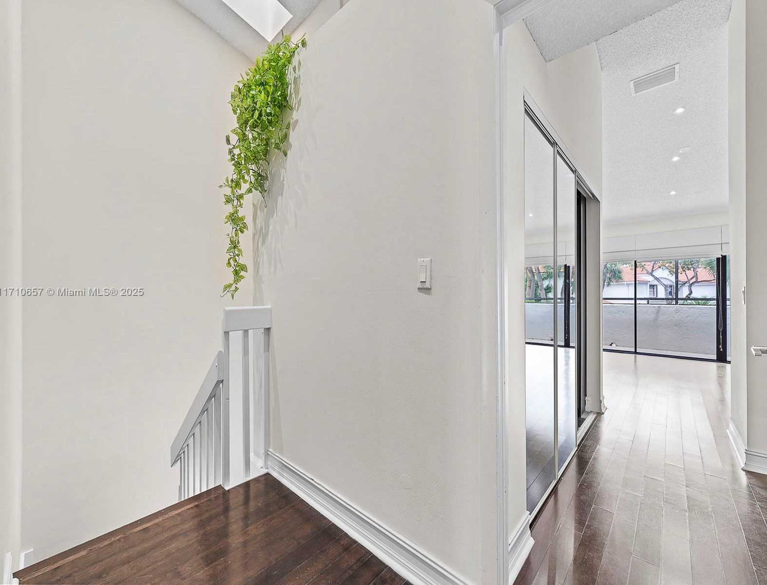 Small Image of 3501 MAGELLAN CIR #638, Aventura Number 25