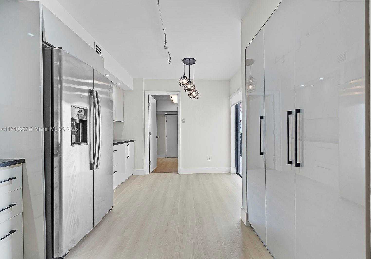 Small Image of 3501 MAGELLAN CIR #638, Aventura Number 4