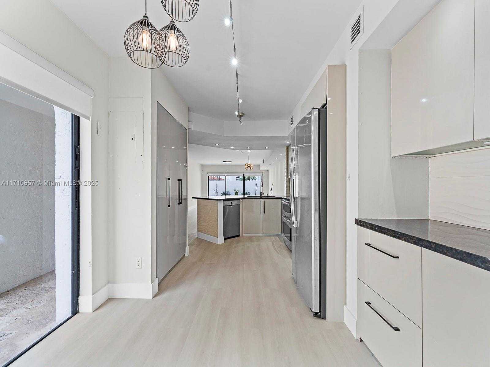 Small Image of 3501 MAGELLAN CIR #638, Aventura Number 5