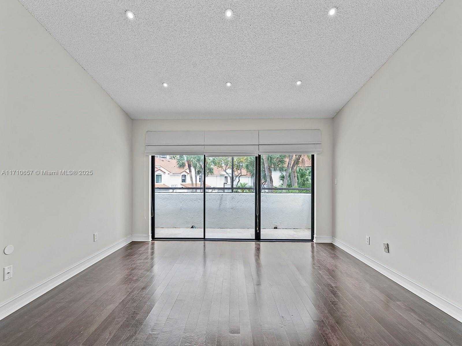 Small Image of 3501 MAGELLAN CIR #638, Aventura Number 9