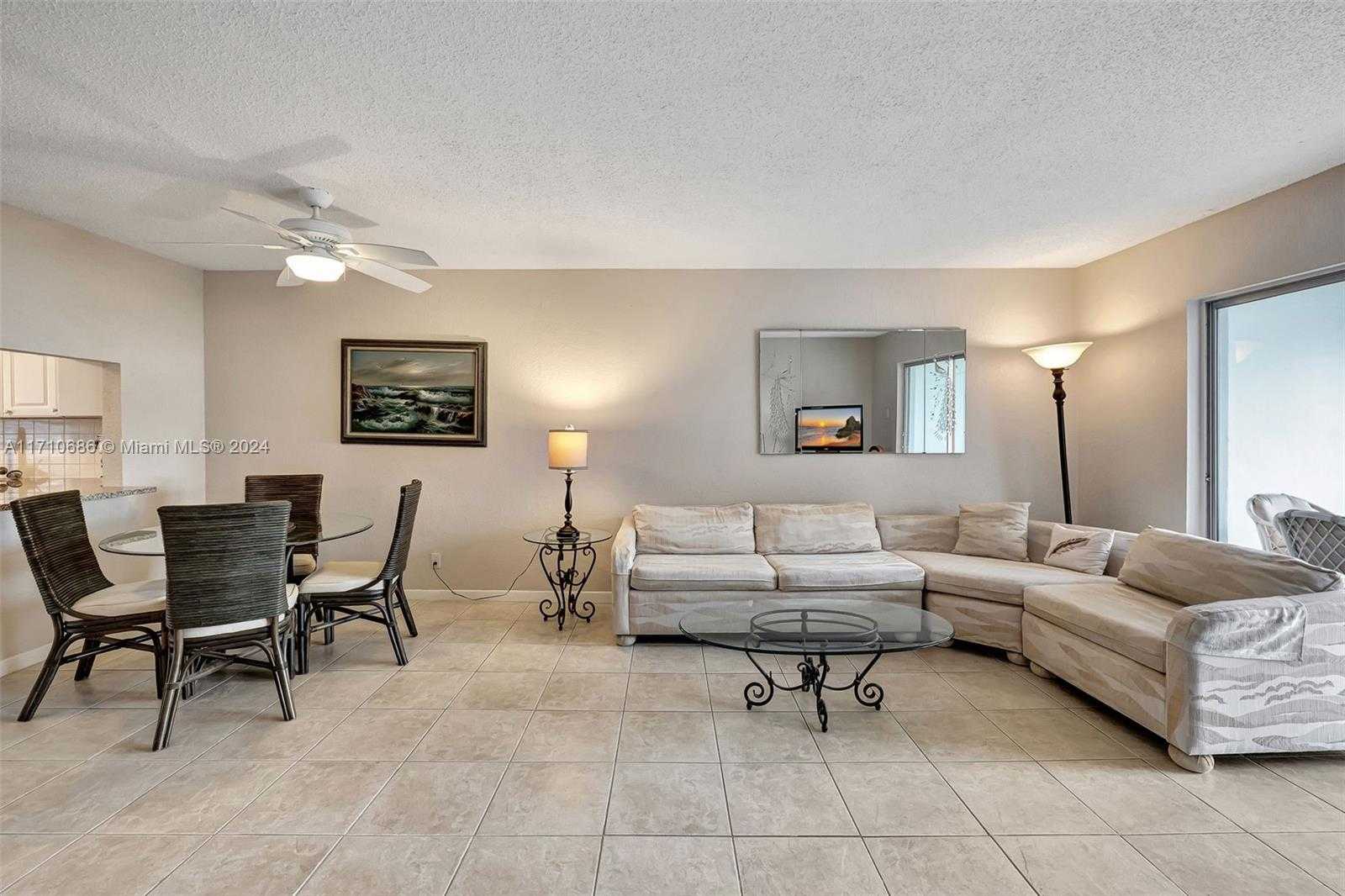 Small Image of 7897 GOLF CIR DR #309, Margate Number 11