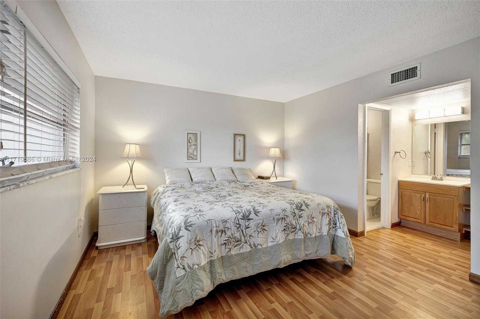 Small Image of 7897 GOLF CIR DR #309, Margate Number 15