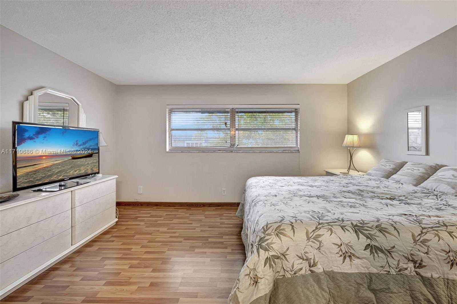 Small Image of 7897 GOLF CIR DR #309, Margate Number 17