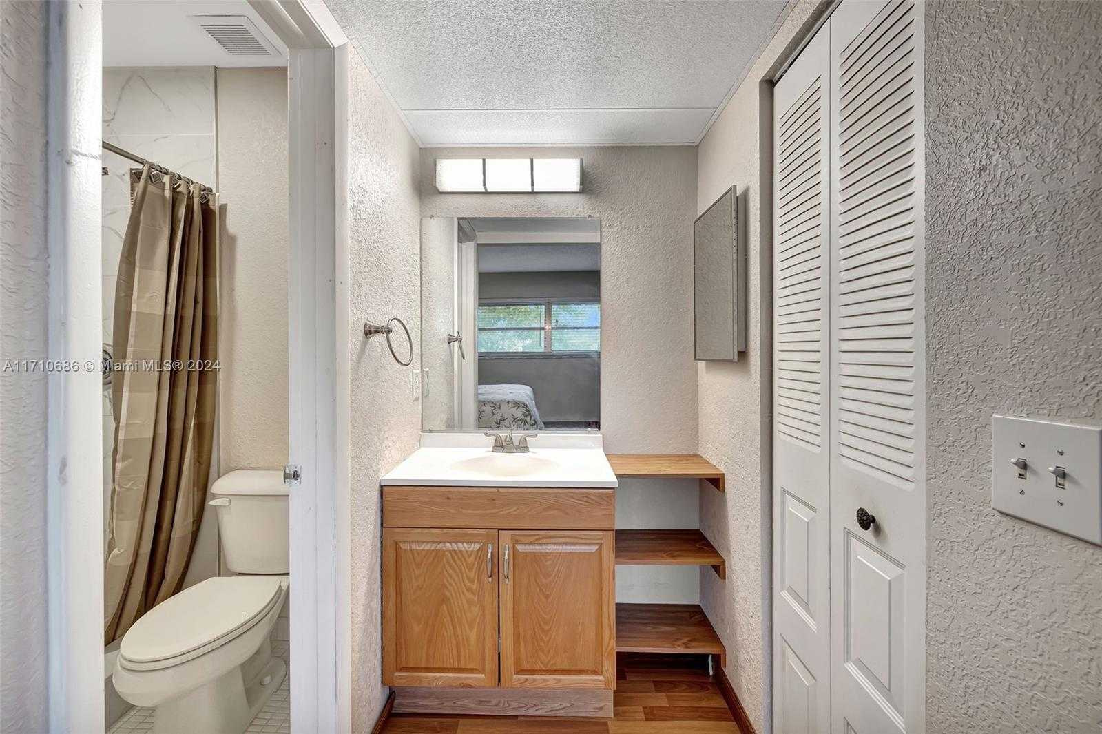 Small Image of 7897 GOLF CIR DR #309, Margate Number 18