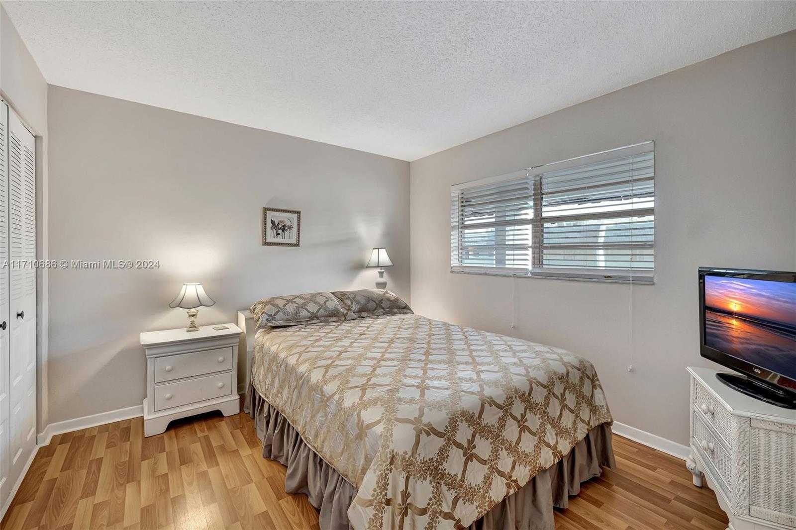 Small Image of 7897 GOLF CIR DR #309, Margate Number 21