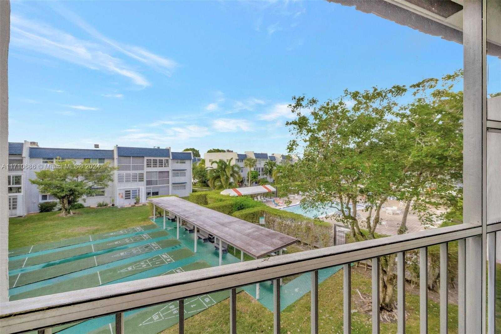 Small Image of 7897 GOLF CIR DR #309, Margate Number 24