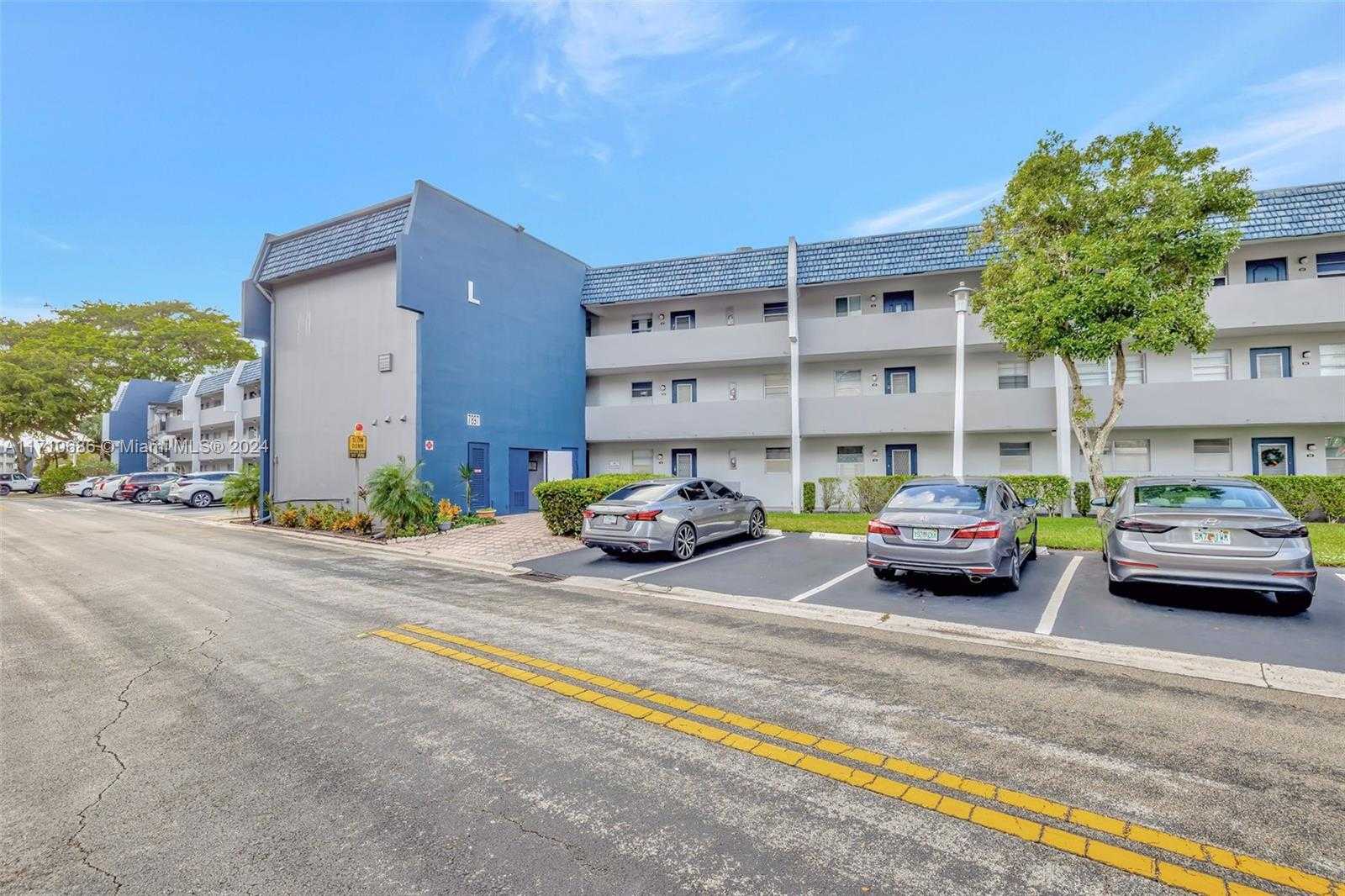 Small Image of 7897 GOLF CIR DR #309, Margate Number 25