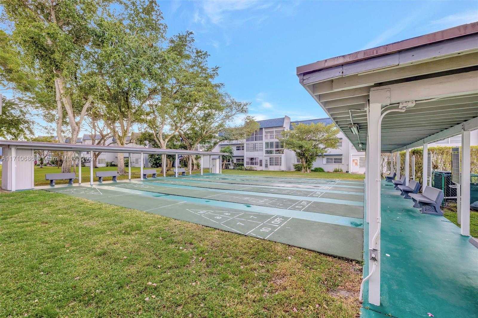 Small Image of 7897 GOLF CIR DR #309, Margate Number 27