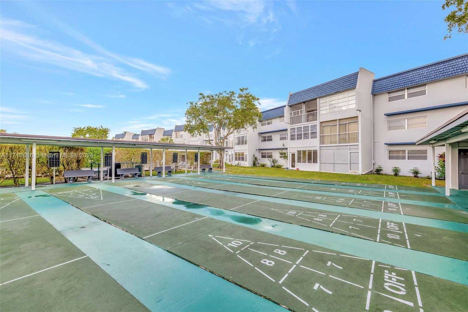 Small Image of 7897 GOLF CIR DR #309, Margate Number 28