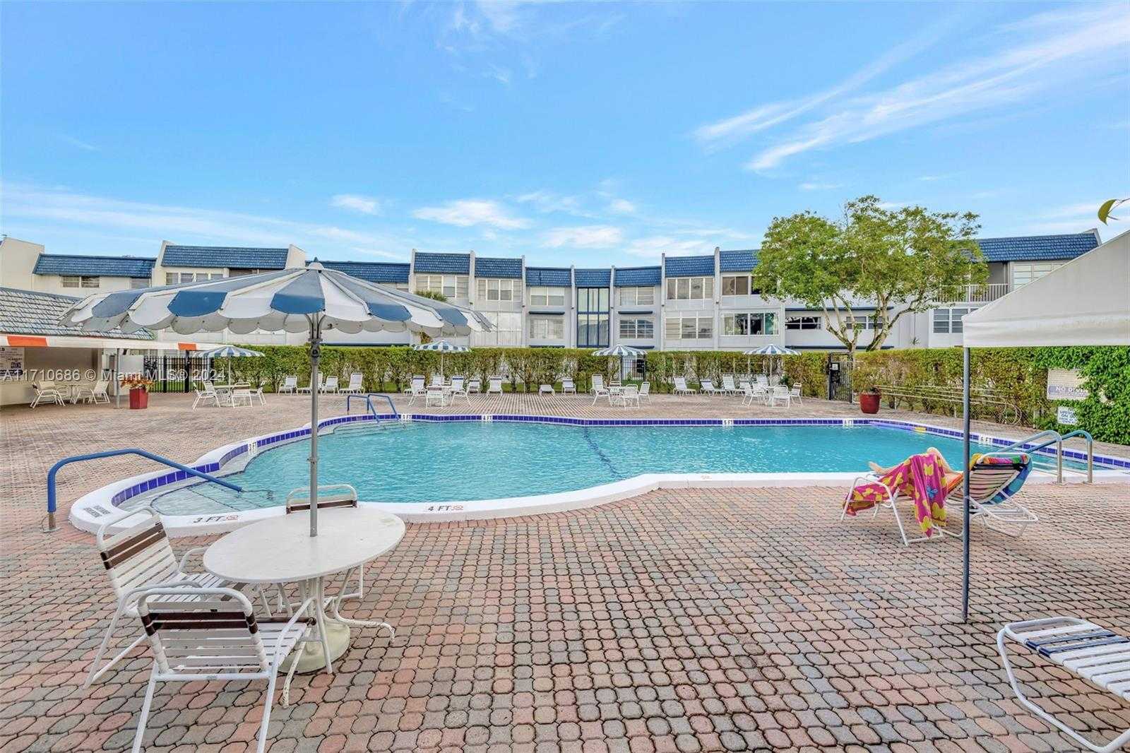 Small Image of 7897 GOLF CIR DR #309, Margate Number 29