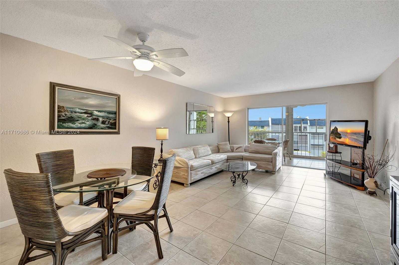 Small Image of 7897 GOLF CIR DR #309, Margate Number 5