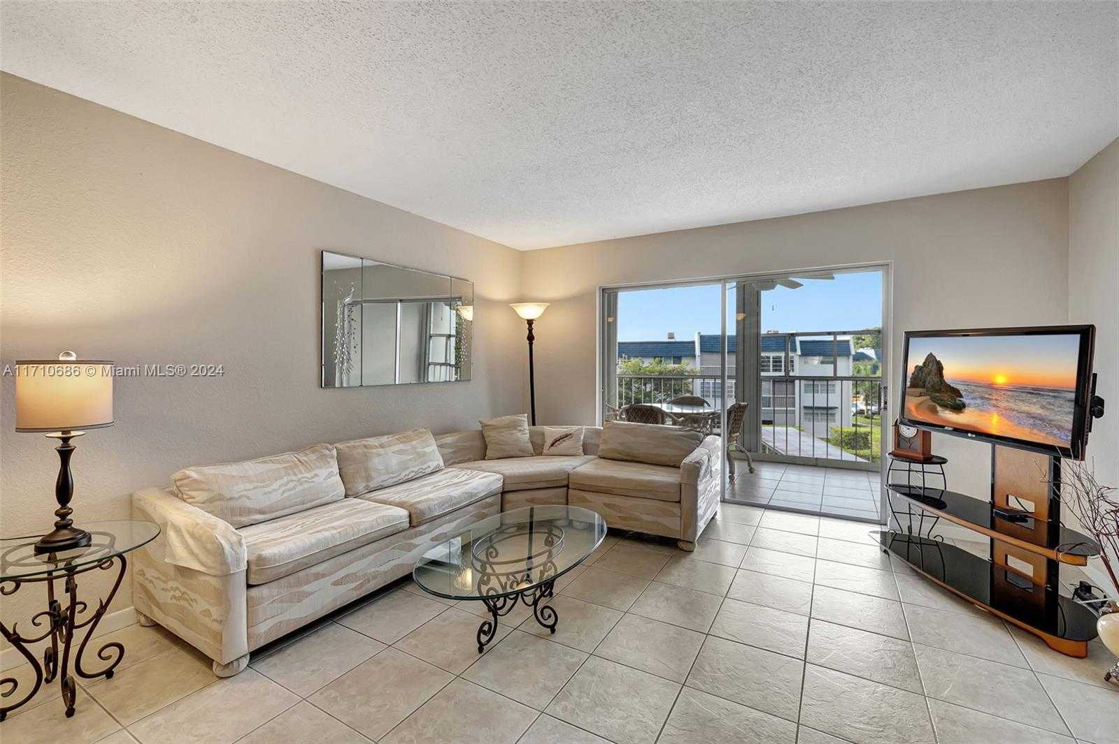 Small Image of 7897 GOLF CIR DR #309, Margate Number 6