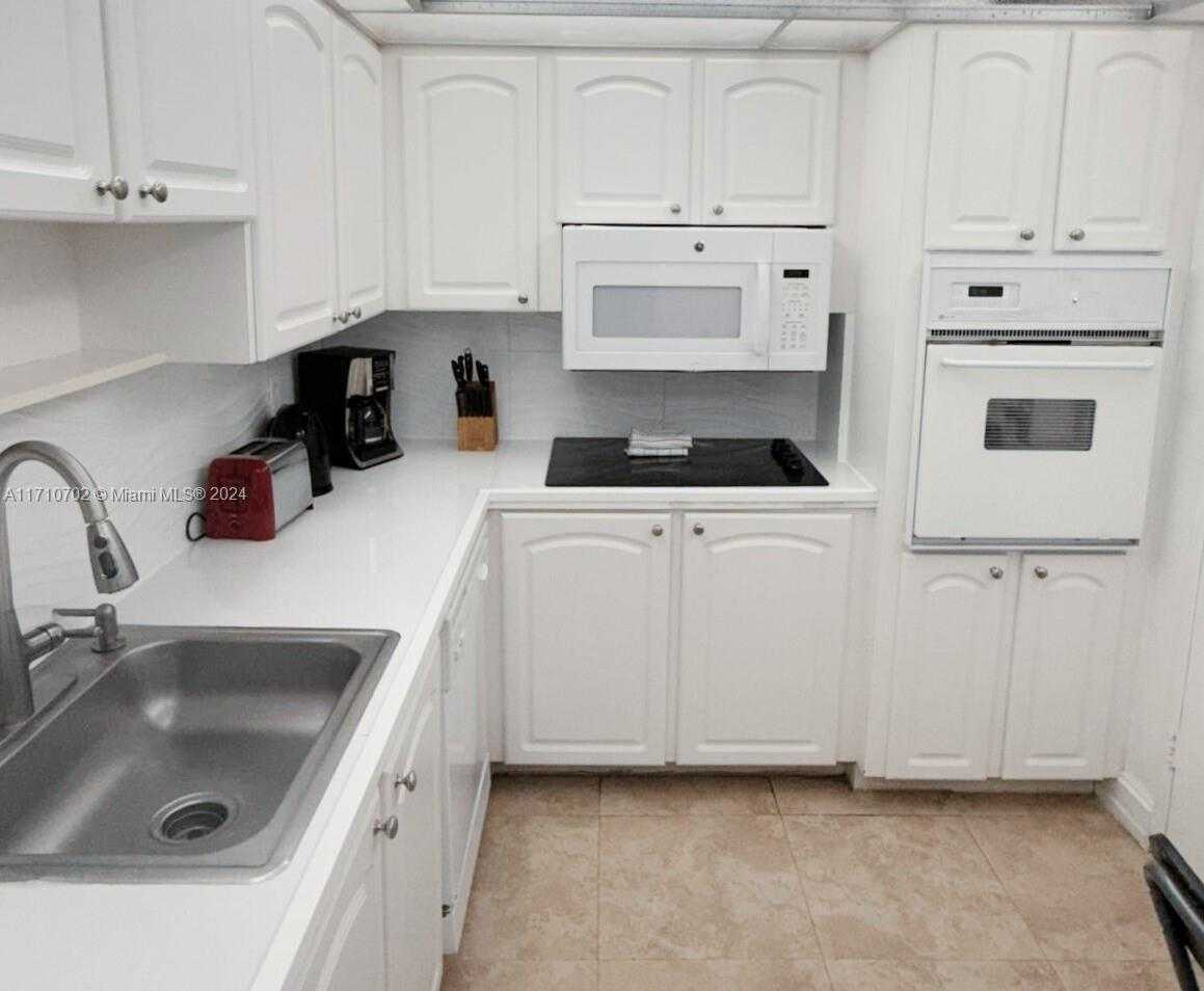 Small Image of 3901 SOUTH OCEAN DR #2Y, Hollywood Number 6