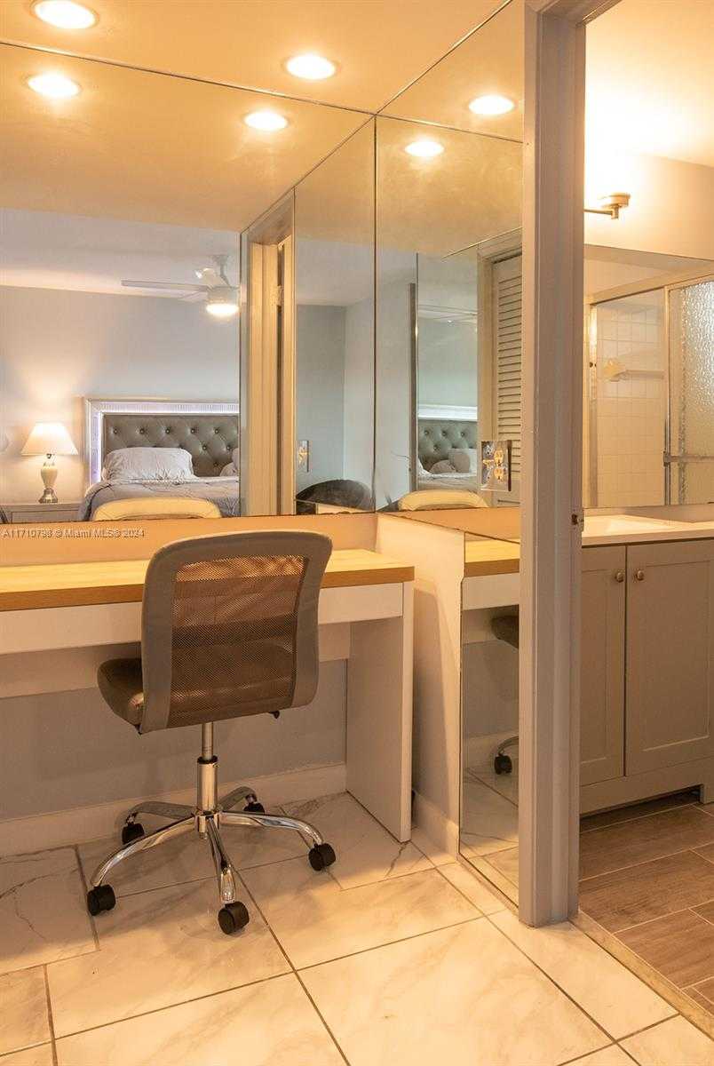 Small Image of 4650 WASHINGTON ST #502, Hollywood Number 19
