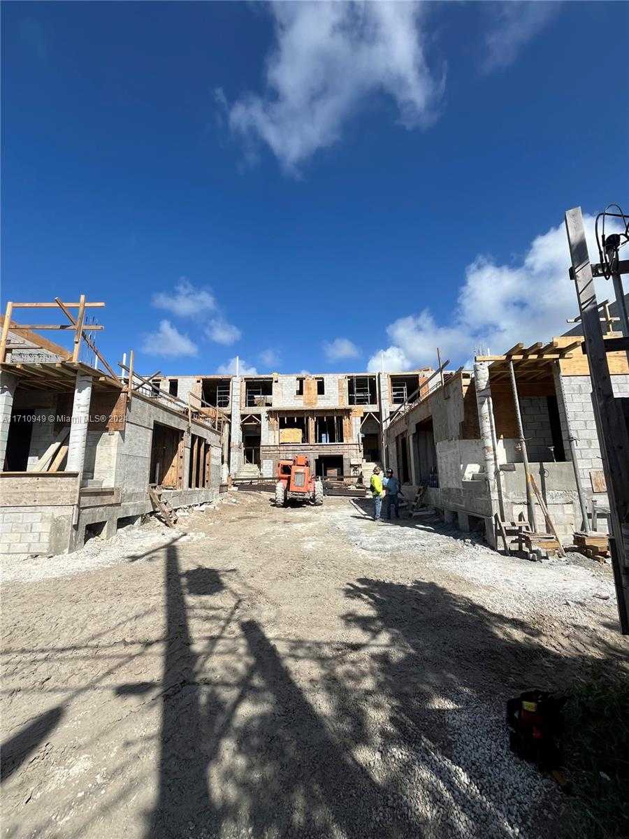 Small Image of 2005 Calais Dr, Miami Beach, FL 33141, USA Number 8