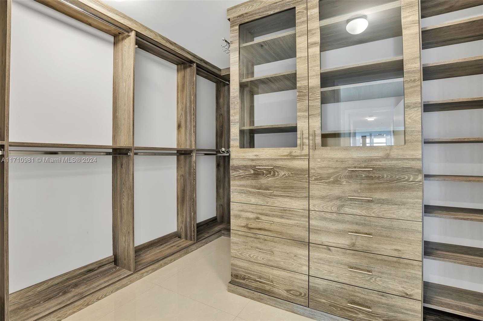 Small Image of 17301 EAST BISCAYNE BLVD #1709, North Miami Beach Number 25