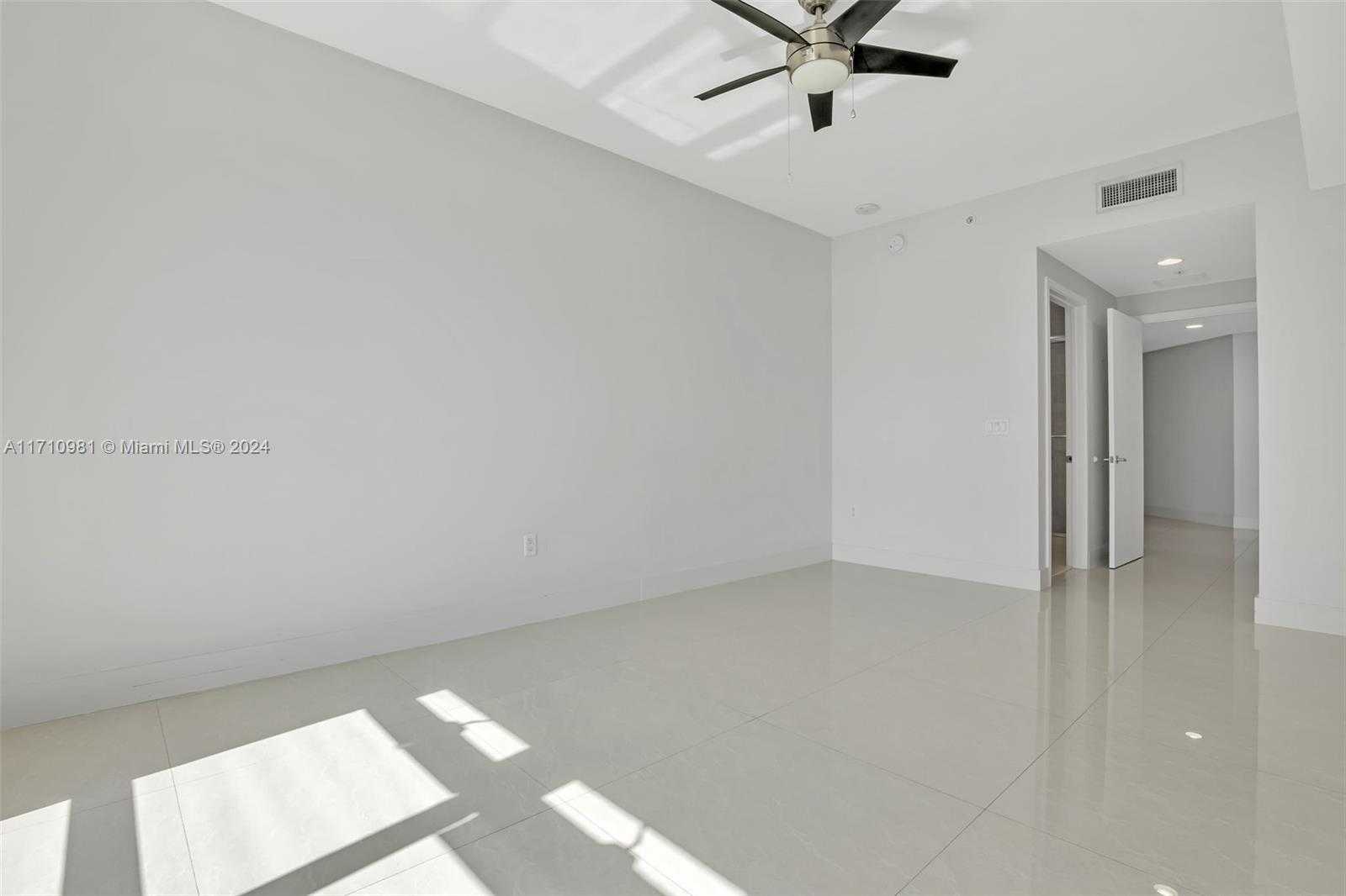 Small Image of 17301 EAST BISCAYNE BLVD #1709, North Miami Beach Number 36