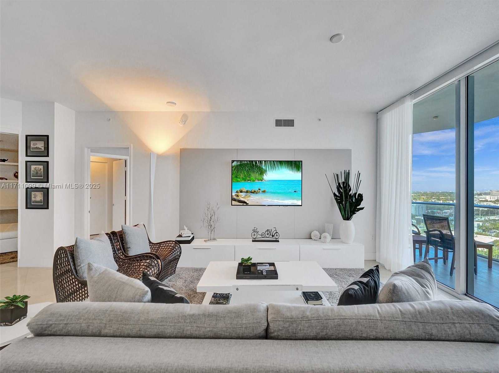 Small Image of 17301 BISCAYNE BLVD #2008, North Miami Beach Number 2