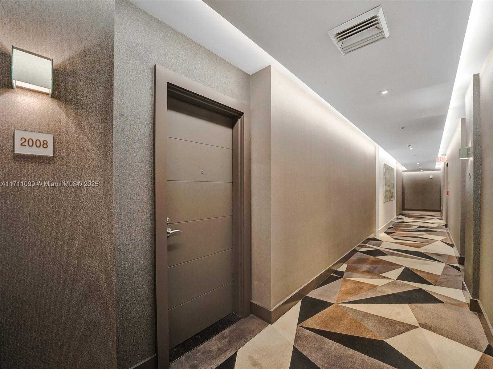 Small Image of 17301 BISCAYNE BLVD #2008, North Miami Beach Number 3