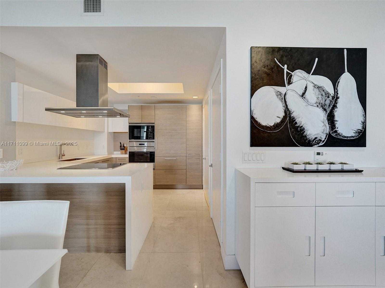 Small Image of 17301 BISCAYNE BLVD #2008, North Miami Beach Number 31