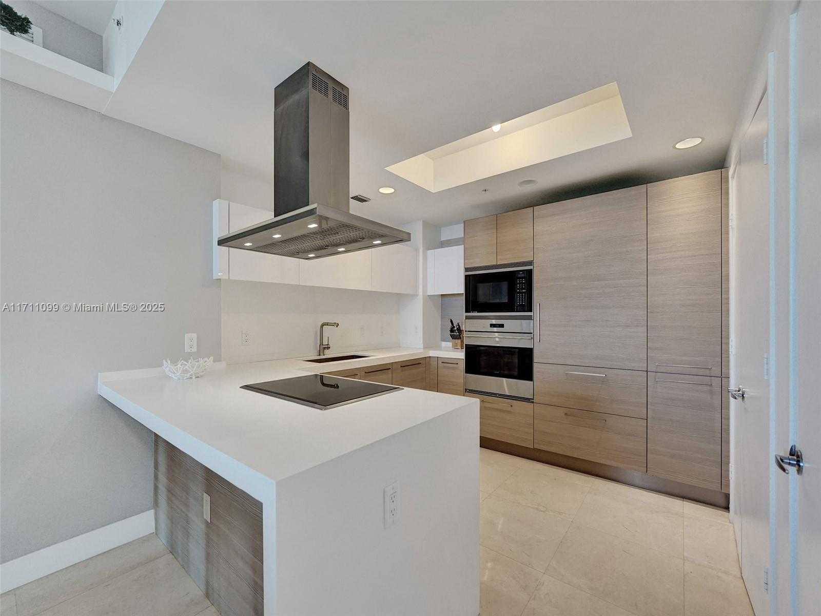 Small Image of 17301 BISCAYNE BLVD #2008, North Miami Beach Number 32