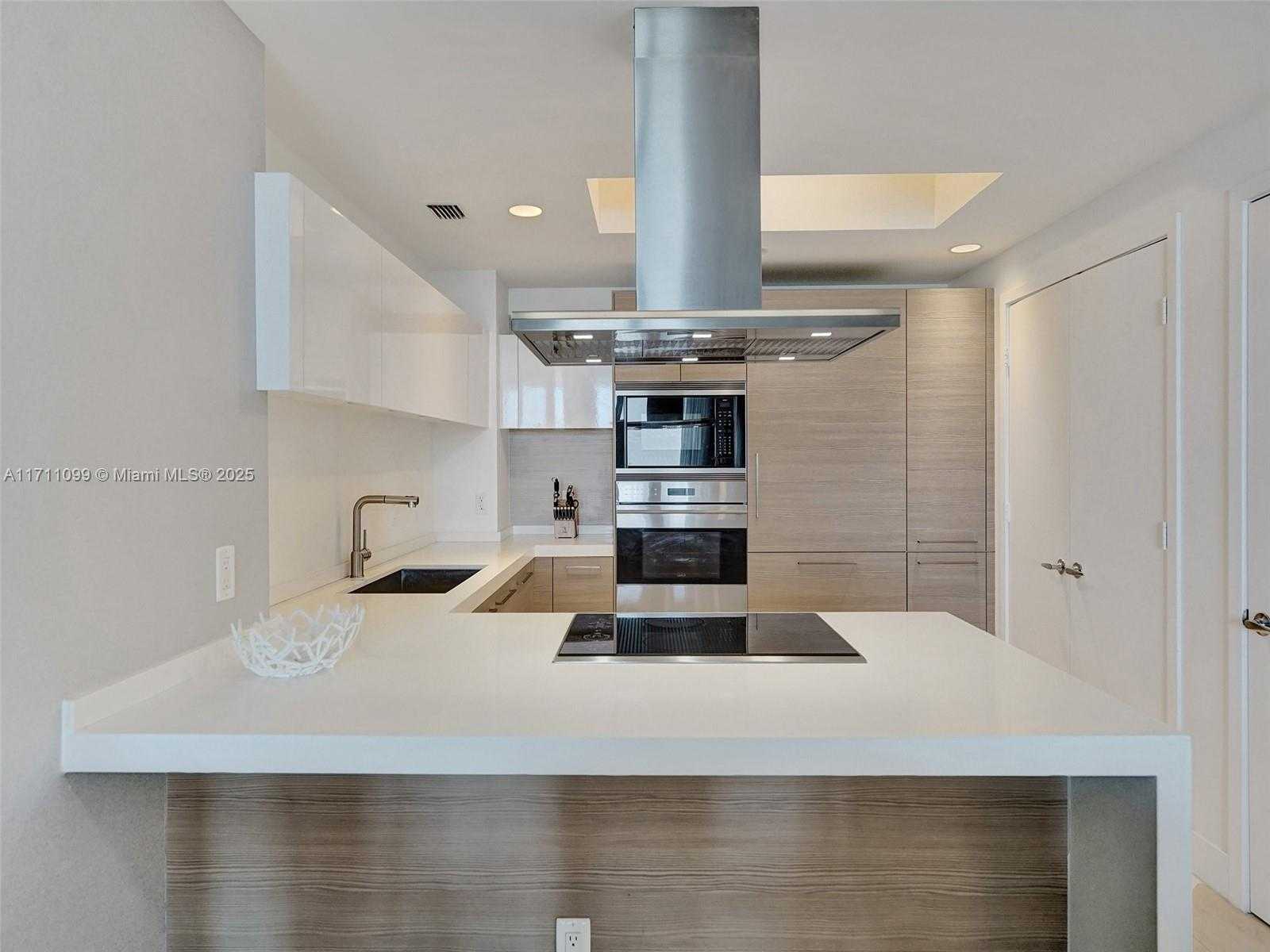 Small Image of 17301 BISCAYNE BLVD #2008, North Miami Beach Number 33
