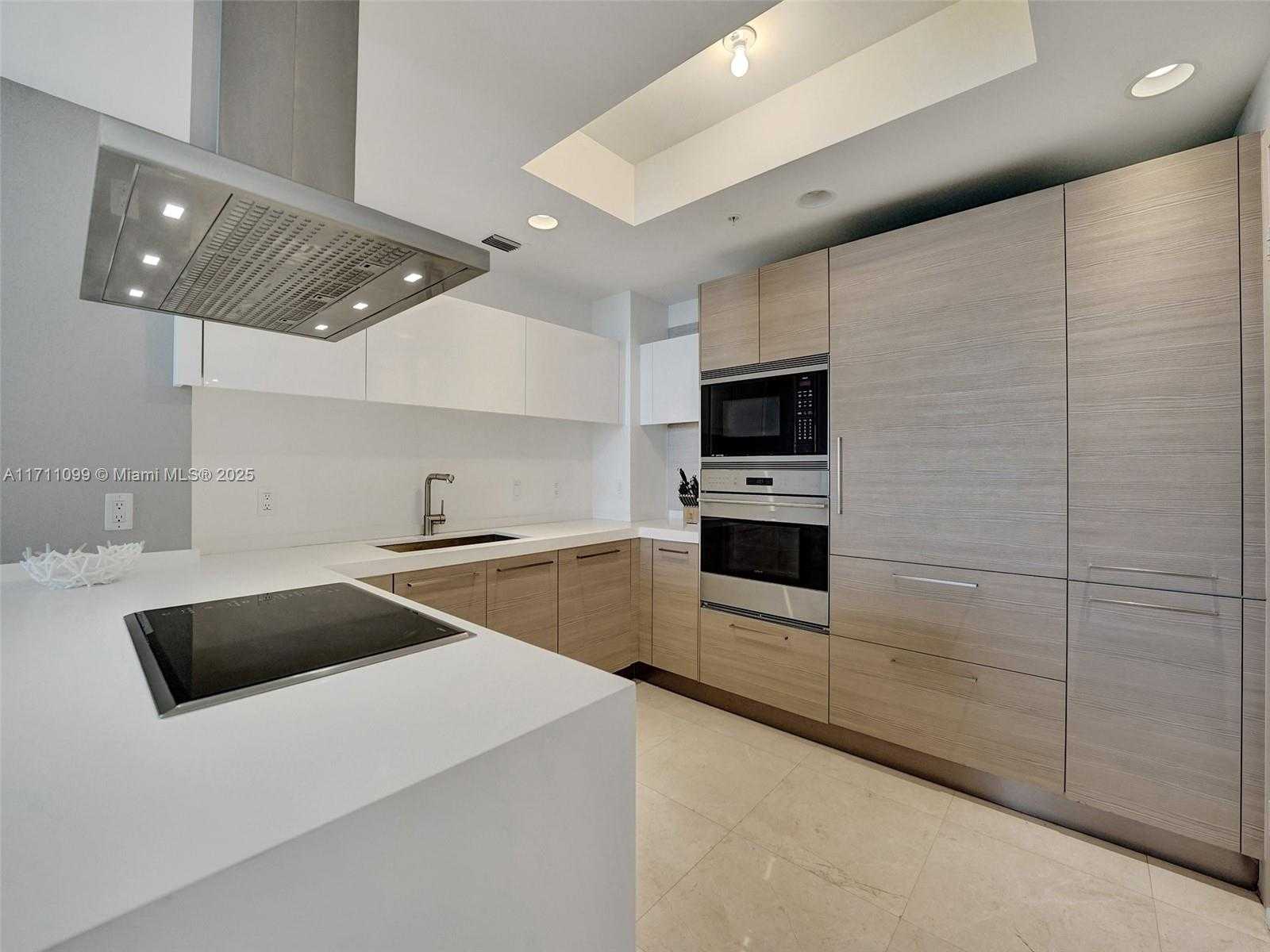 Small Image of 17301 BISCAYNE BLVD #2008, North Miami Beach Number 36