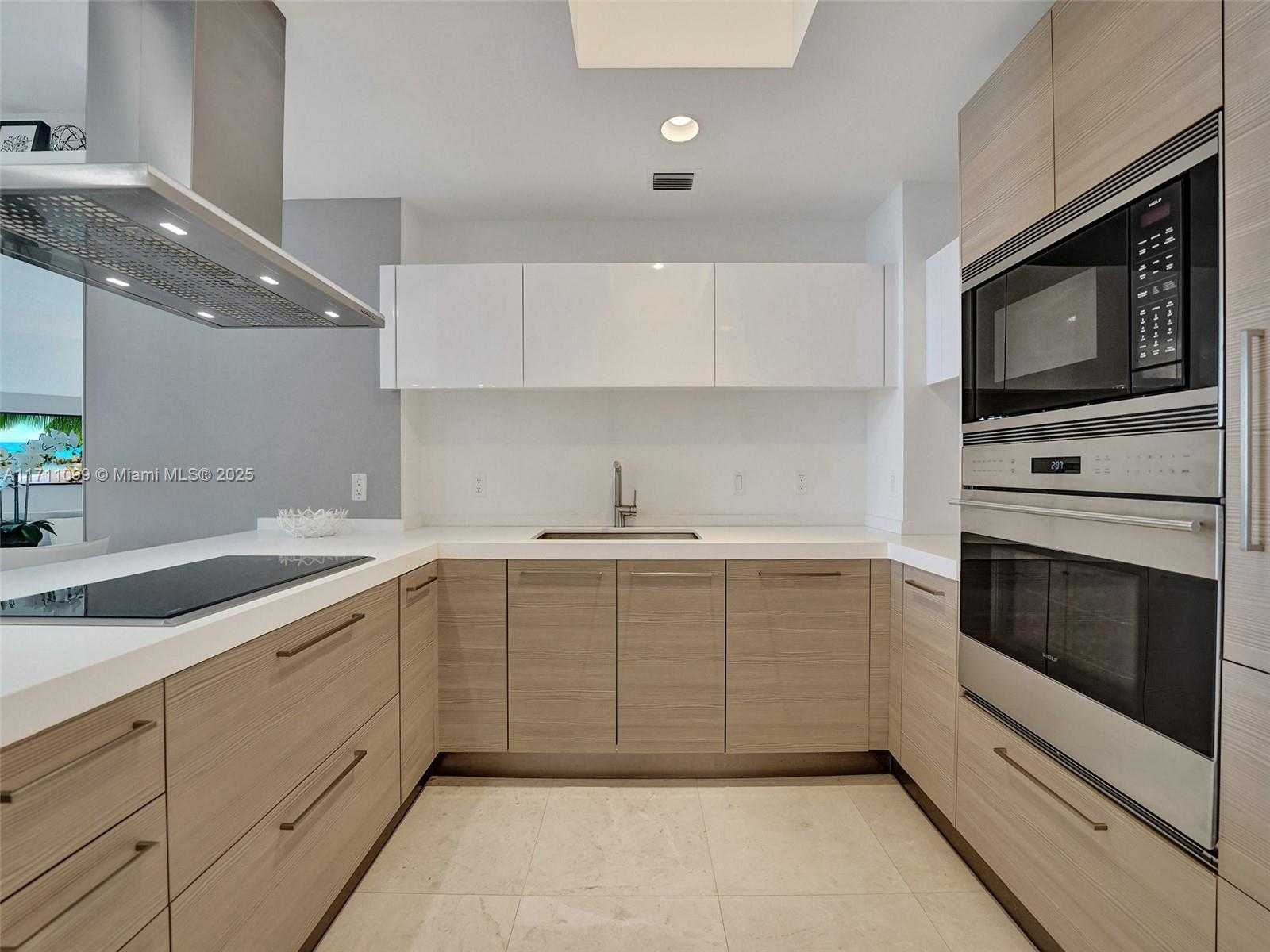 Small Image of 17301 BISCAYNE BLVD #2008, North Miami Beach Number 37
