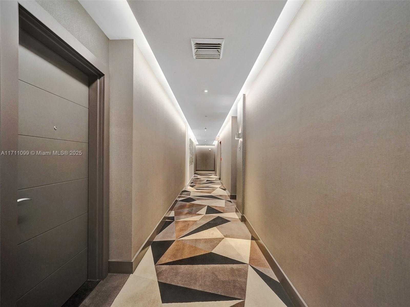 Small Image of 17301 BISCAYNE BLVD #2008, North Miami Beach Number 4