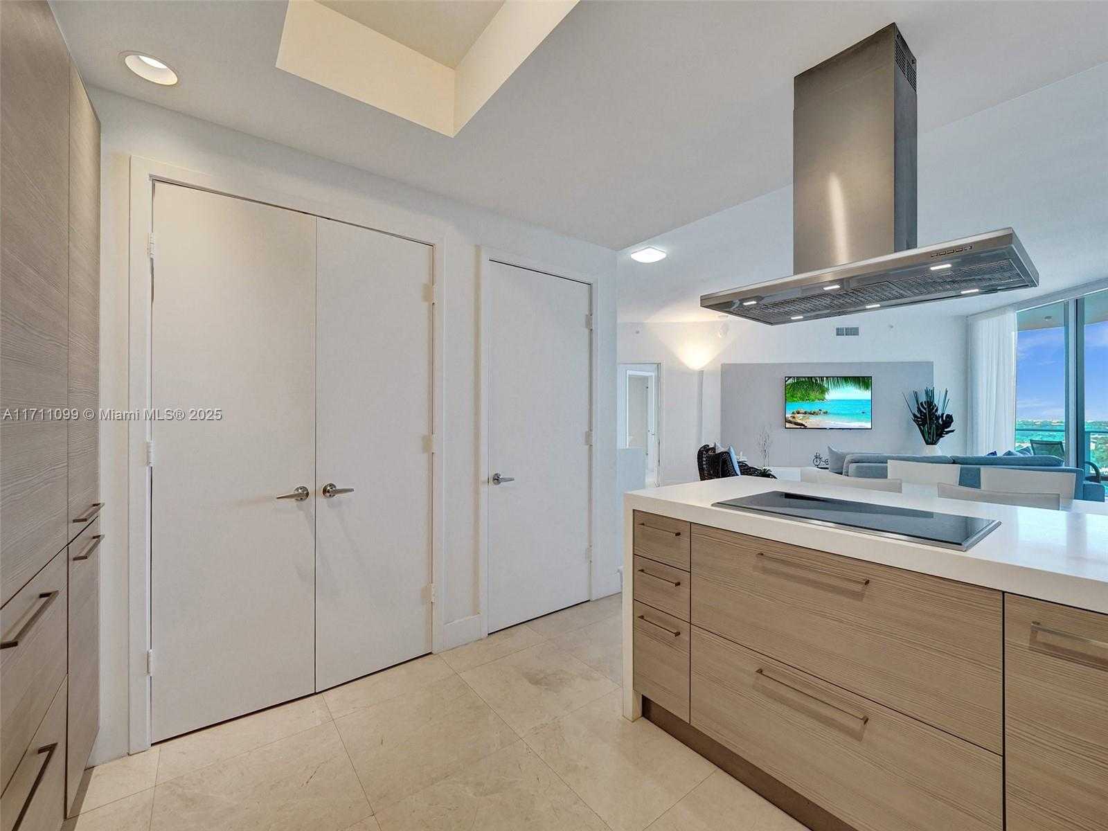 Small Image of 17301 BISCAYNE BLVD #2008, North Miami Beach Number 40