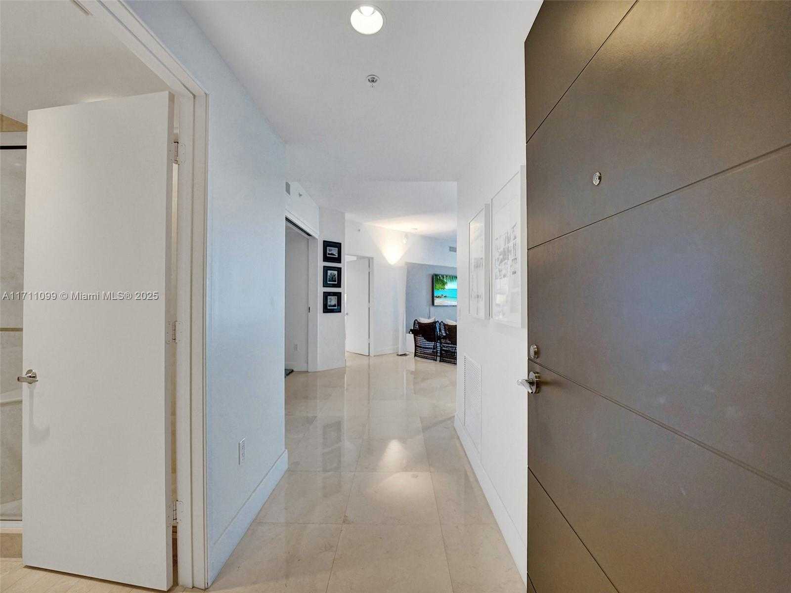 Small Image of 17301 BISCAYNE BLVD #2008, North Miami Beach Number 5