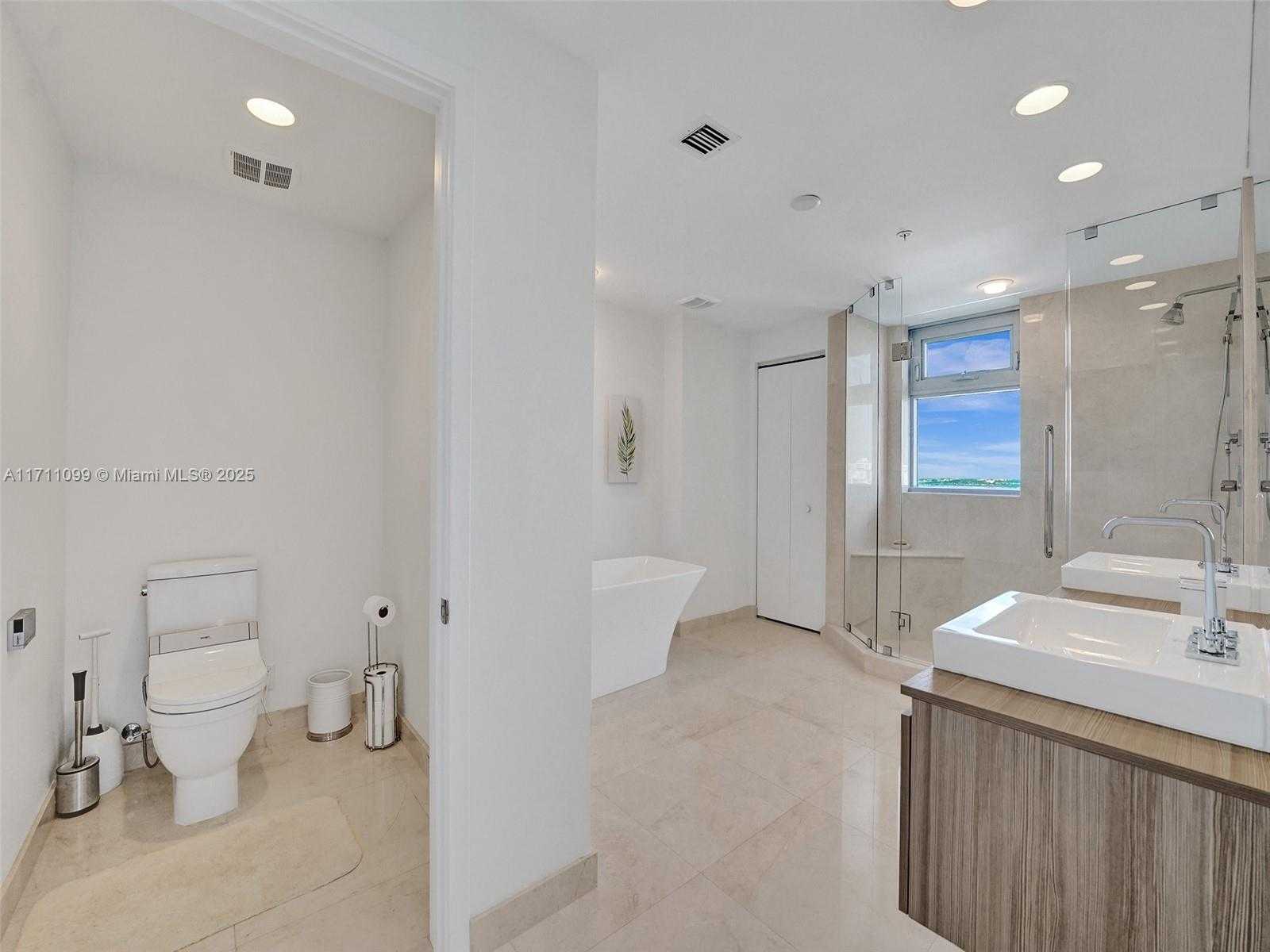 Small Image of 17301 BISCAYNE BLVD #2008, North Miami Beach Number 56