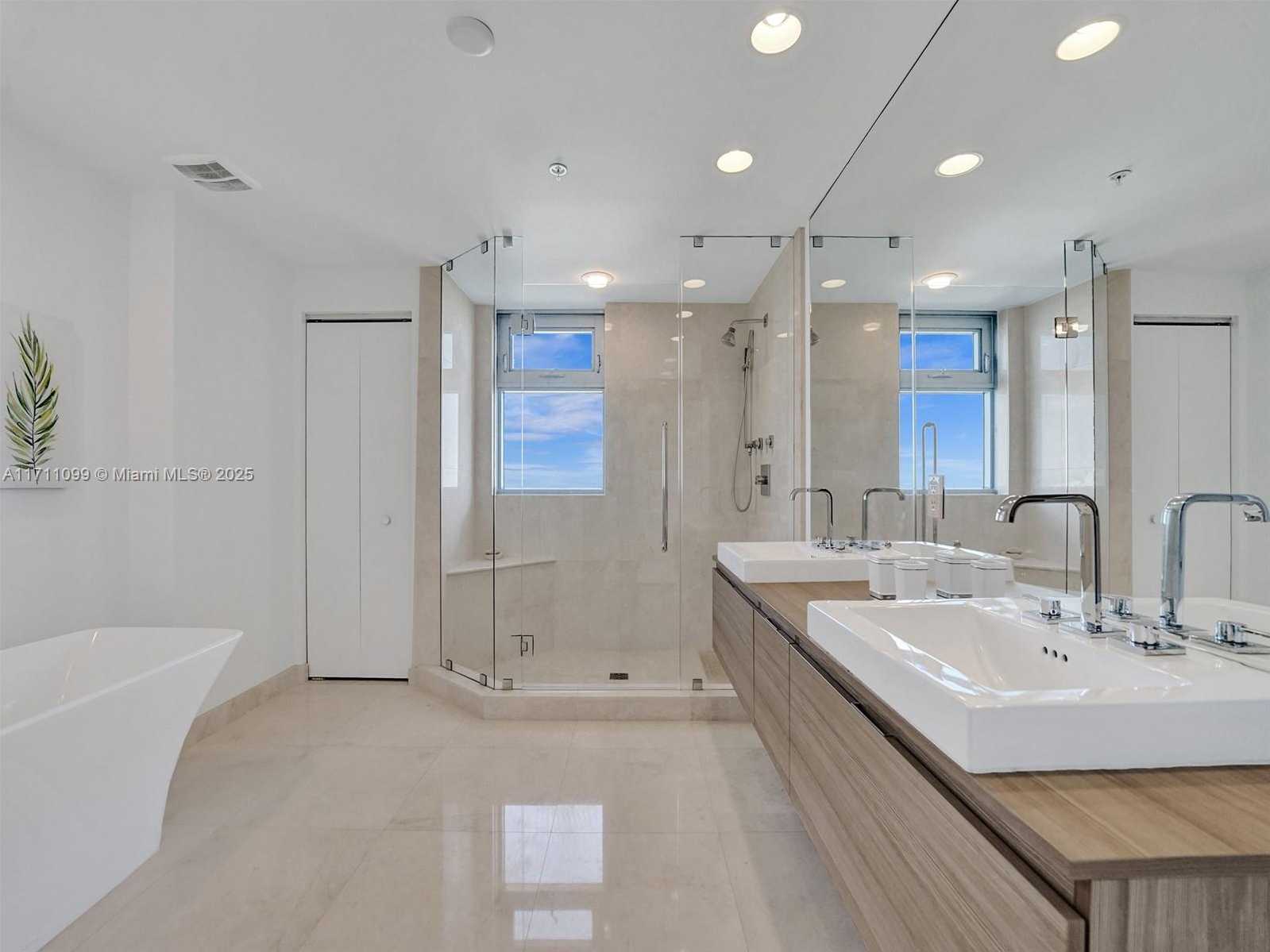 Small Image of 17301 BISCAYNE BLVD #2008, North Miami Beach Number 57
