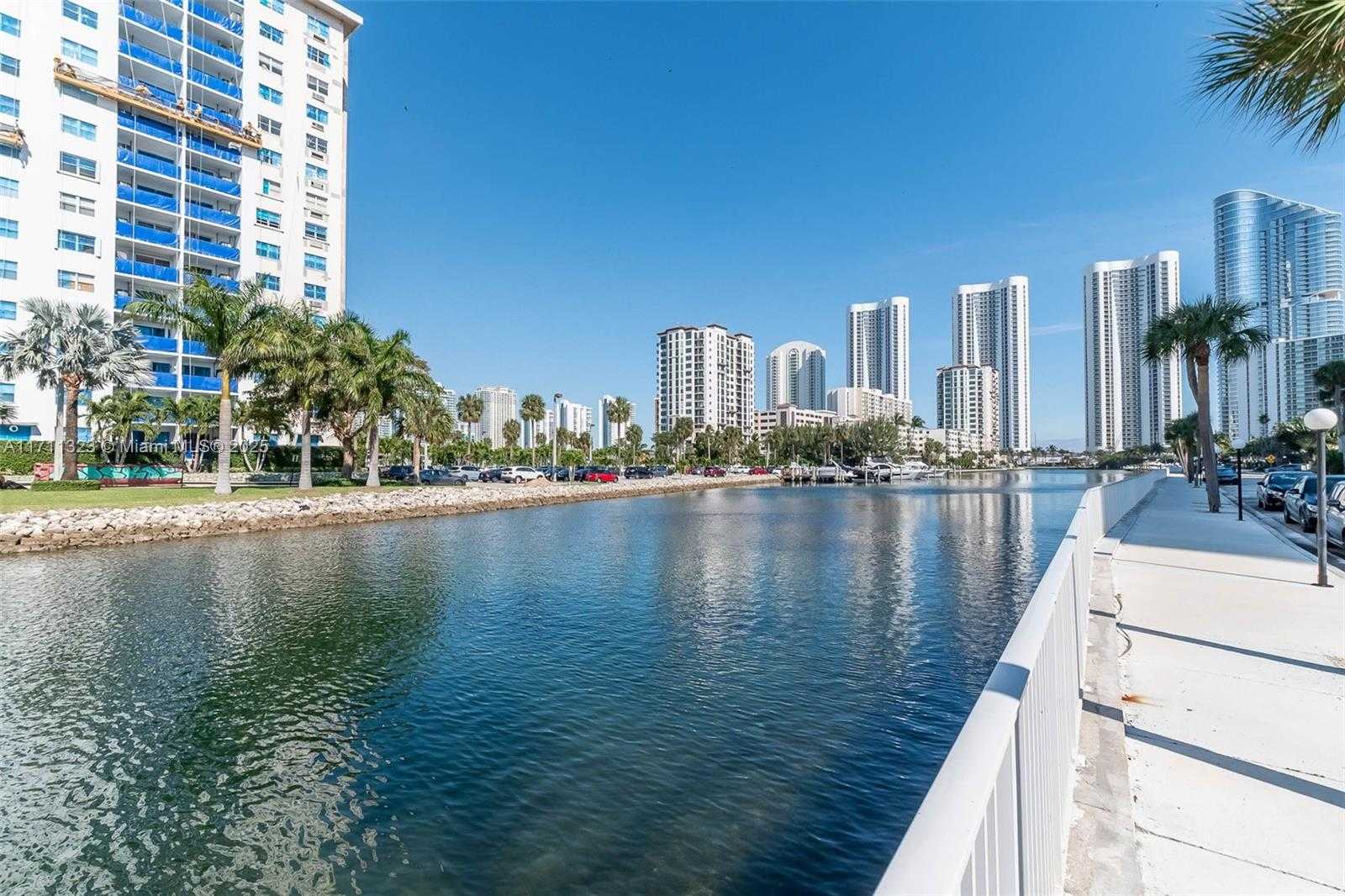 Small Image of 500 BAYVIEW DR #617, Sunny Isles Beach Number 12