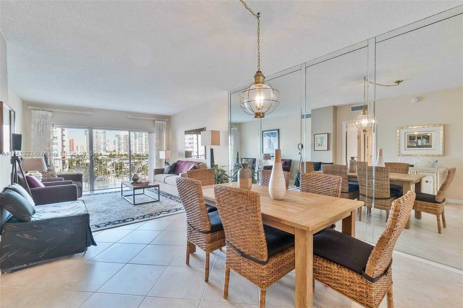 Small Image of 500 BAYVIEW DR #617, Sunny Isles Beach Number 15