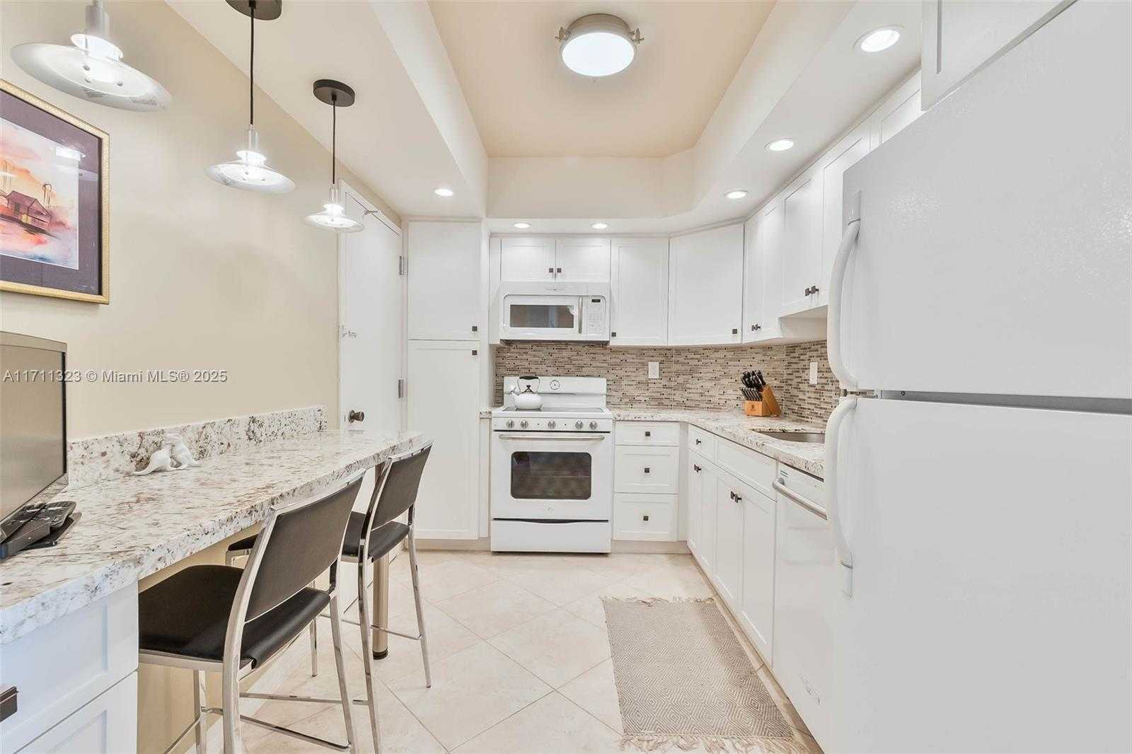 Small Image of 500 BAYVIEW DR #617, Sunny Isles Beach Number 17