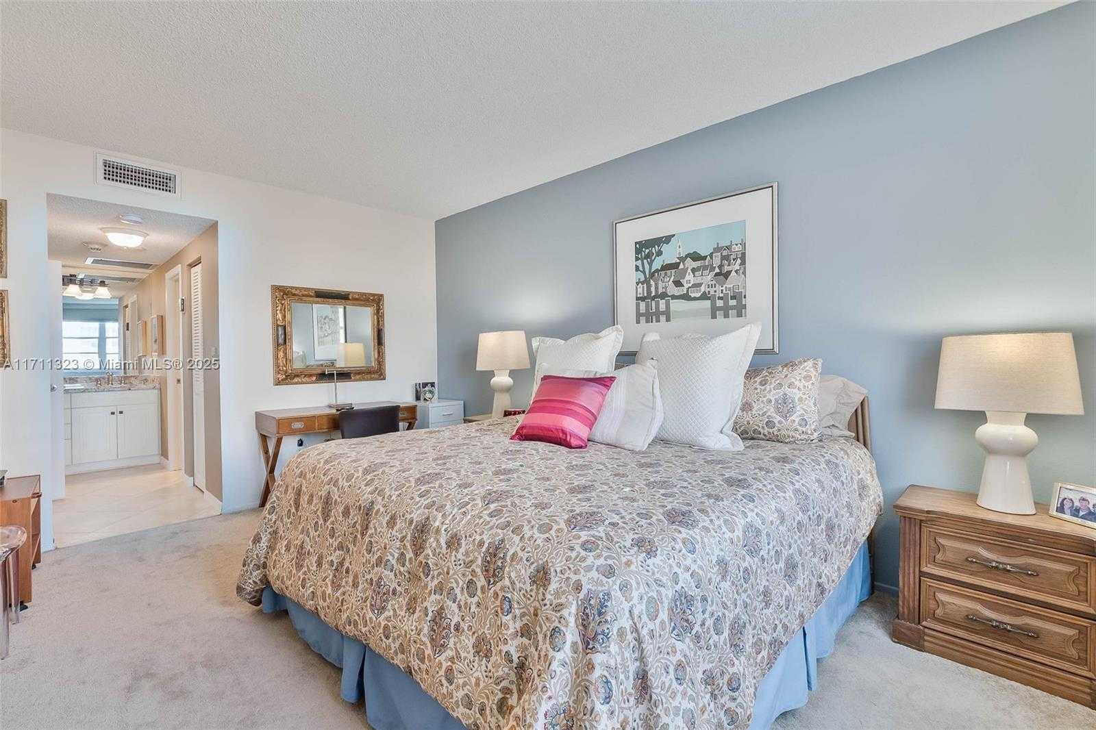 Small Image of 500 BAYVIEW DR #617, Sunny Isles Beach Number 22