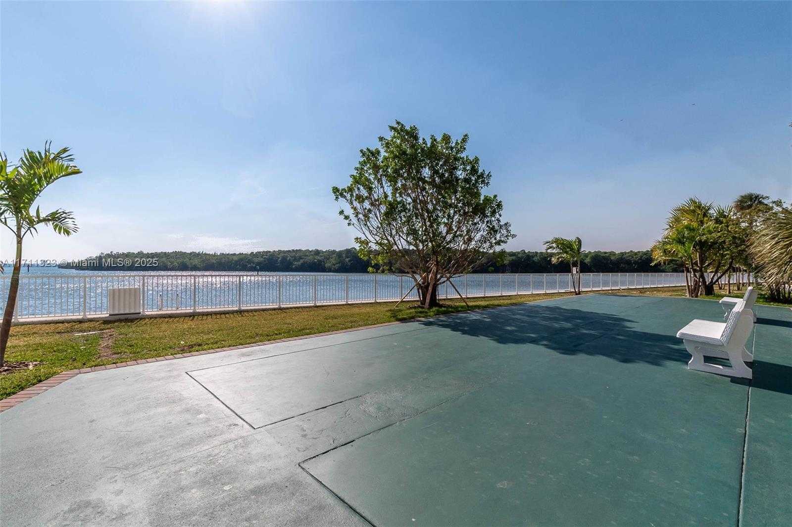 Small Image of 500 BAYVIEW DR #617, Sunny Isles Beach Number 8