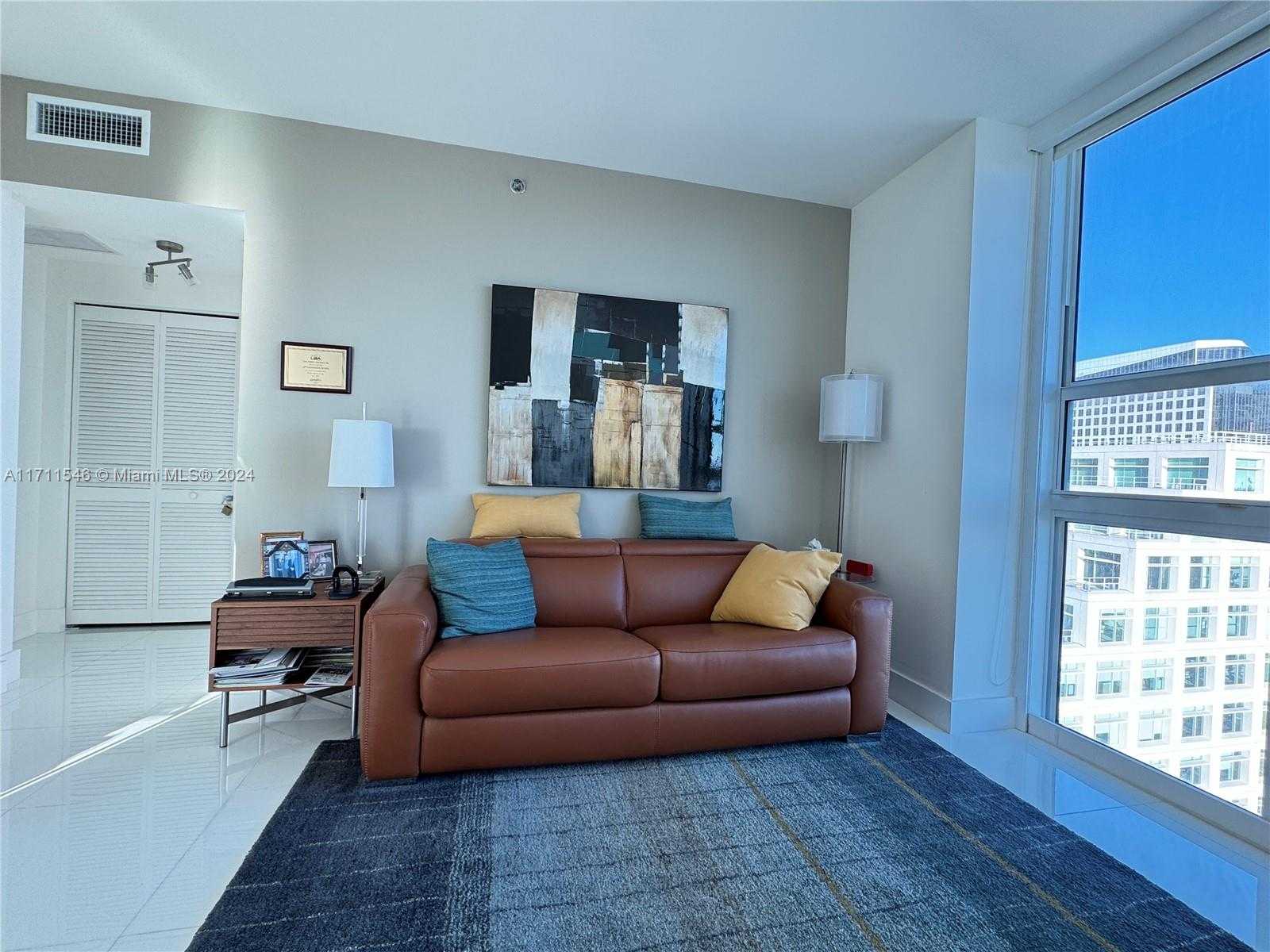 Small Image of 950 BRICKELL BAY DR #3610, Miami Number 15