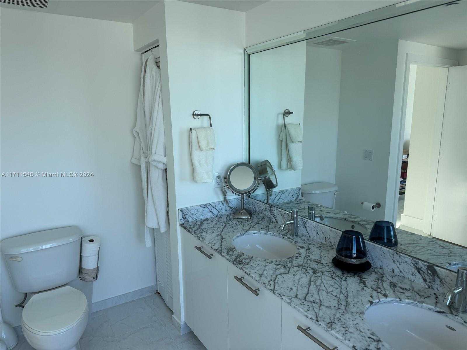 Small Image of 950 BRICKELL BAY DR #3610, Miami Number 19