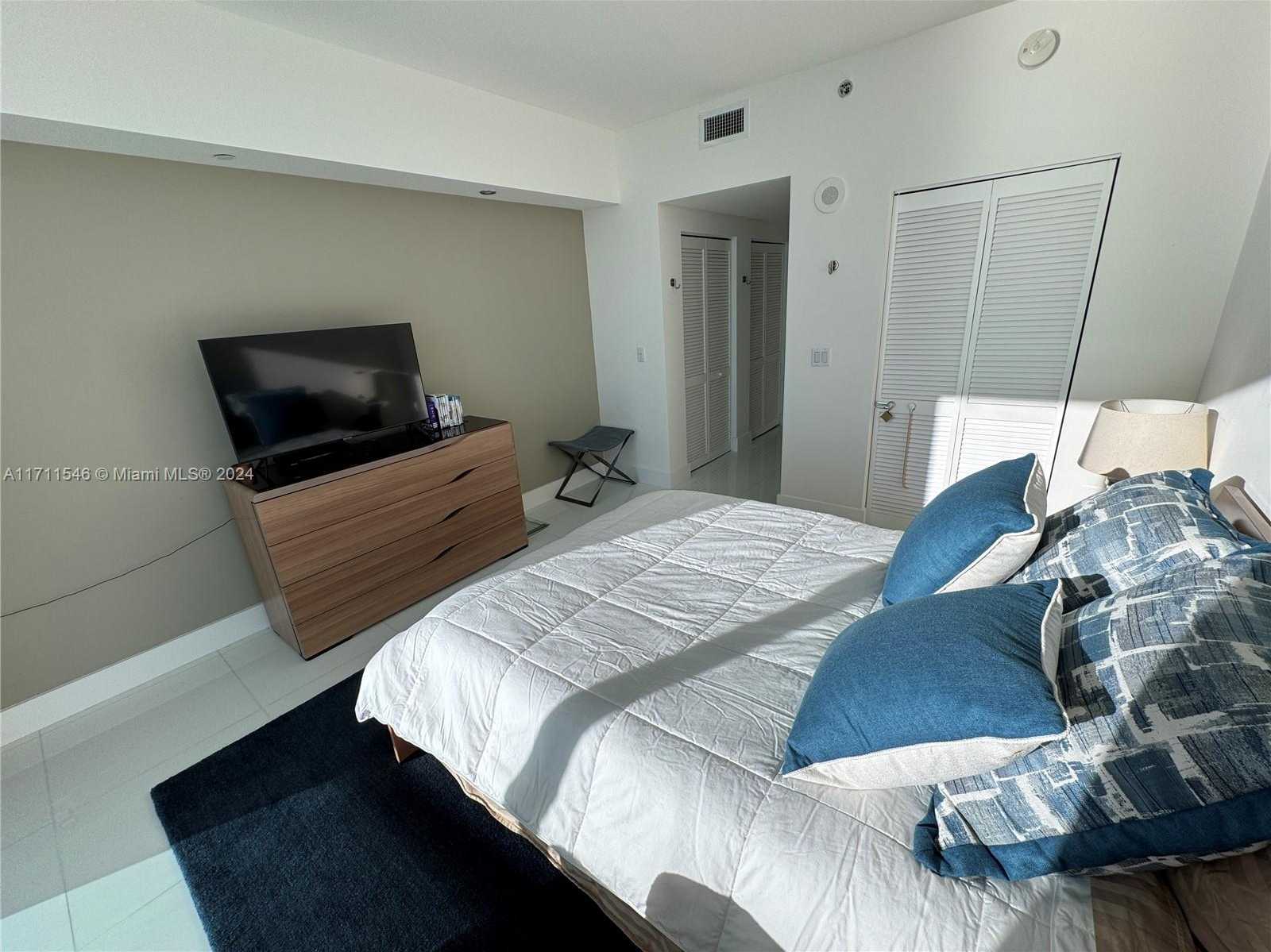 Small Image of 950 BRICKELL BAY DR #3610, Miami Number 22