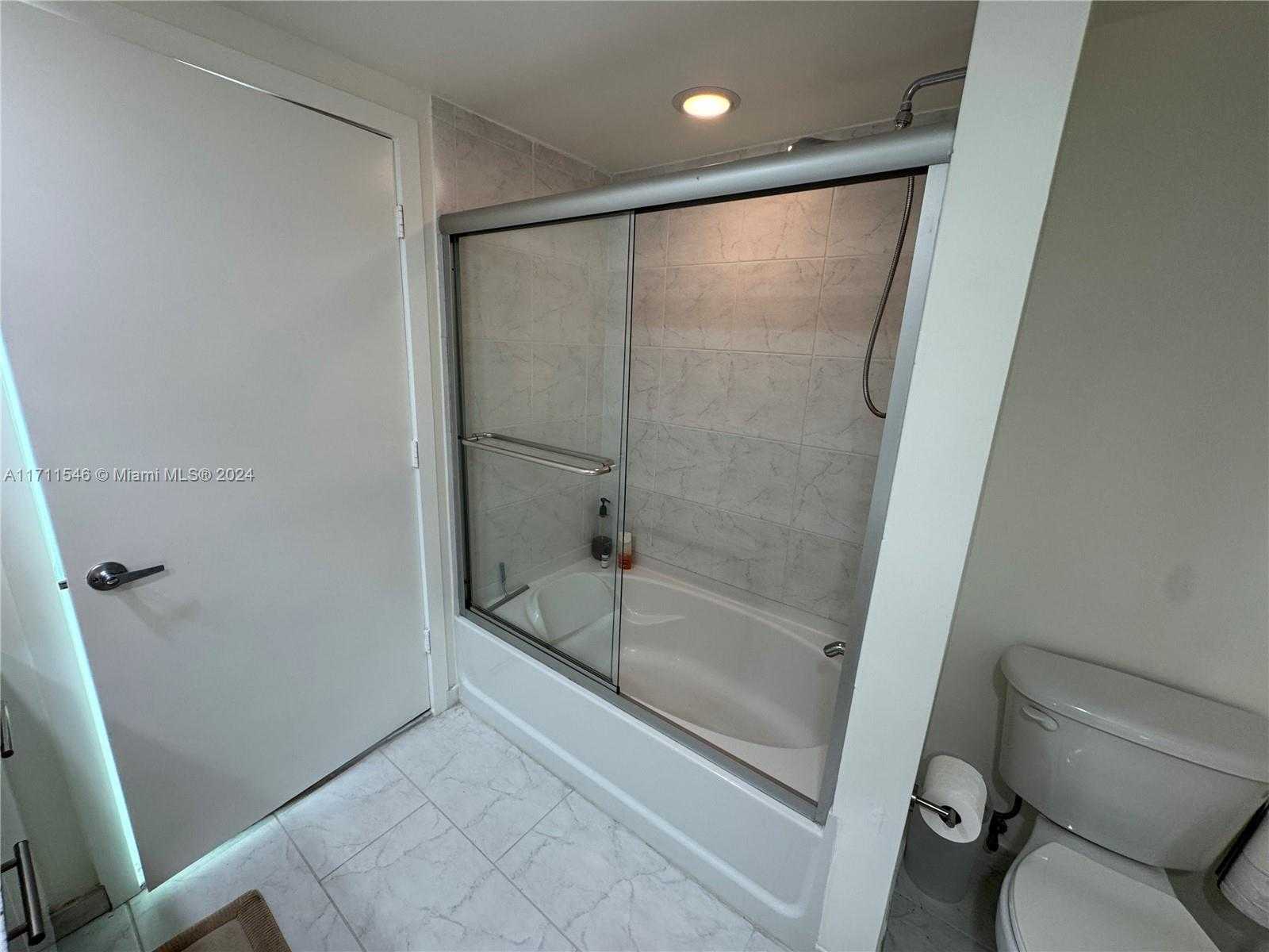 Small Image of 950 BRICKELL BAY DR #3610, Miami Number 27