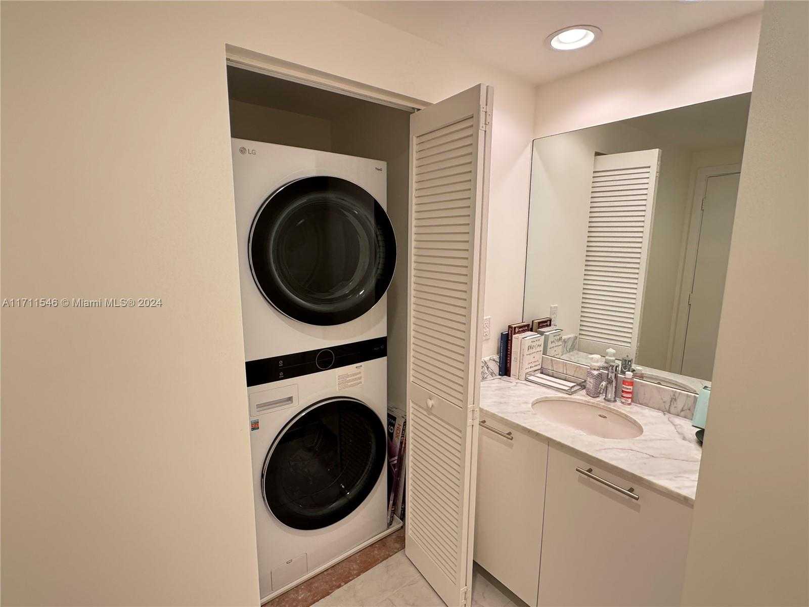 Small Image of 950 BRICKELL BAY DR #3610, Miami Number 28