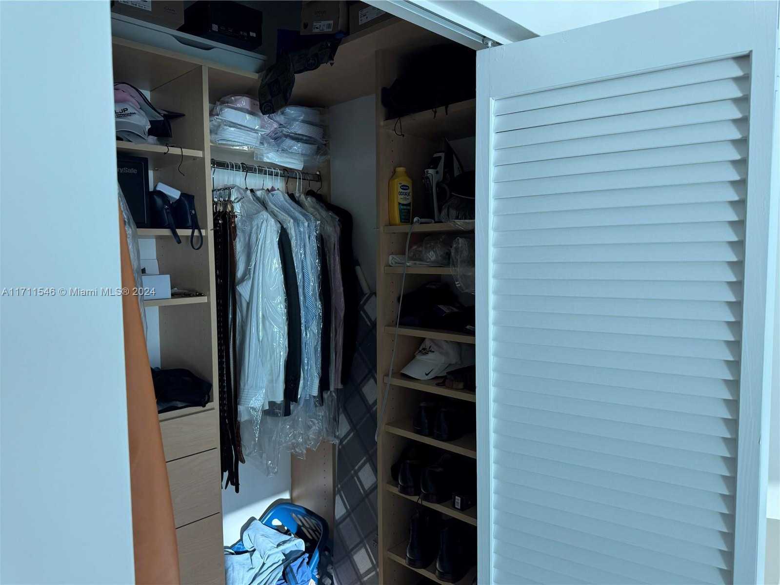 Small Image of 950 BRICKELL BAY DR #3610, Miami Number 30