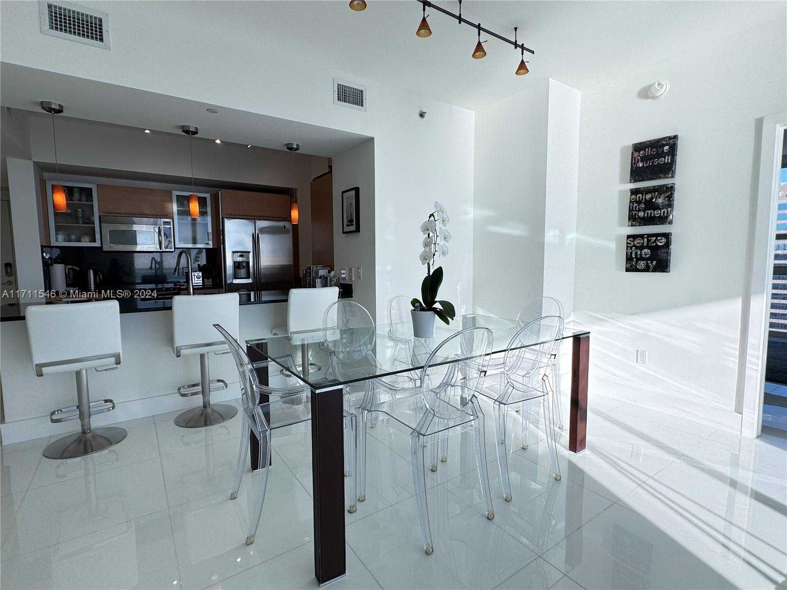 Small Image of 950 BRICKELL BAY DR #3610, Miami Number 4