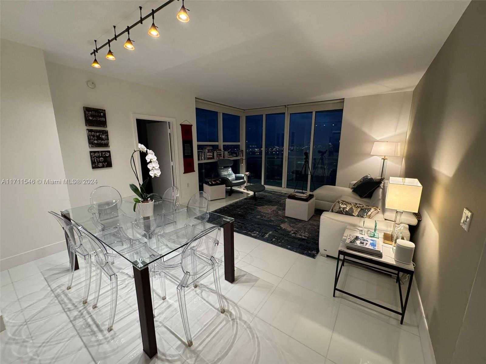 Small Image of 950 BRICKELL BAY DR #3610, Miami Number 42